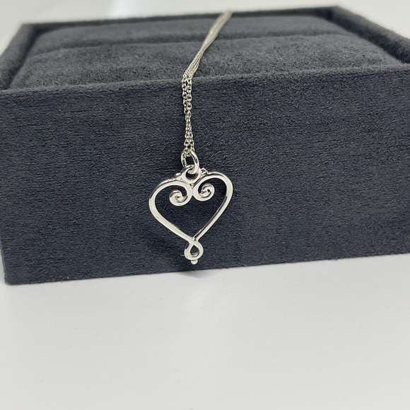 Tiffany & Co. Venezia Goldoni Heart Necklace - Picture 10 of 10